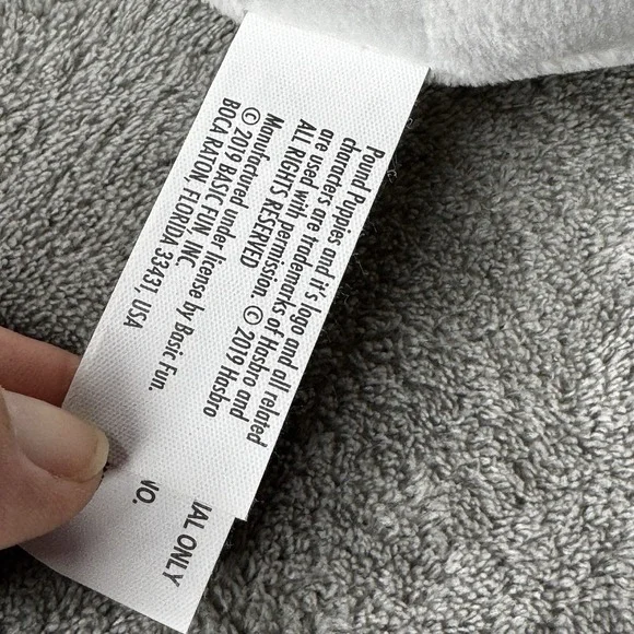 Pound Puppies Plush 17" White w/ Brown Spots, 2019 Hasbro Basic Fun Stuffed Dog - Picture 4 of 13